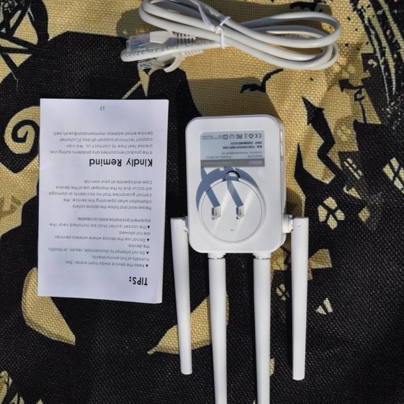 WiFi Extender Signal Booster up 8500 sq.ft 2.4 & 5GHz DualBand Internet Booster - Picture 3 of 6